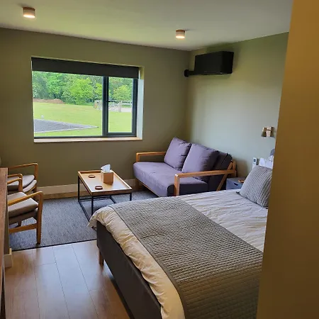 Open Acres Accommodation&airport Parking Backwell